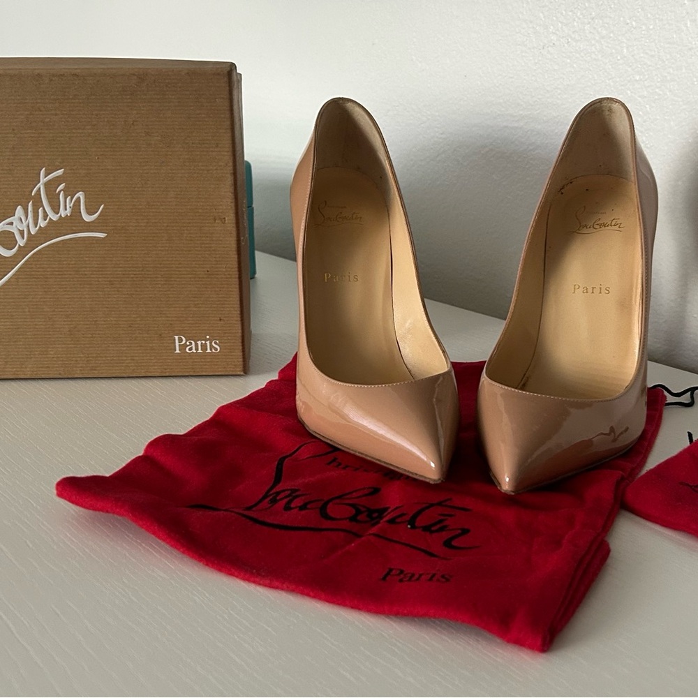 Christian Louboutin Nude Pumps